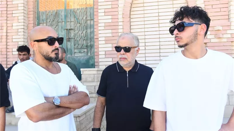 أشرف زكي وحسام الحسيني.. أبرز الحاضرين في جنازة والد محمد رمضان