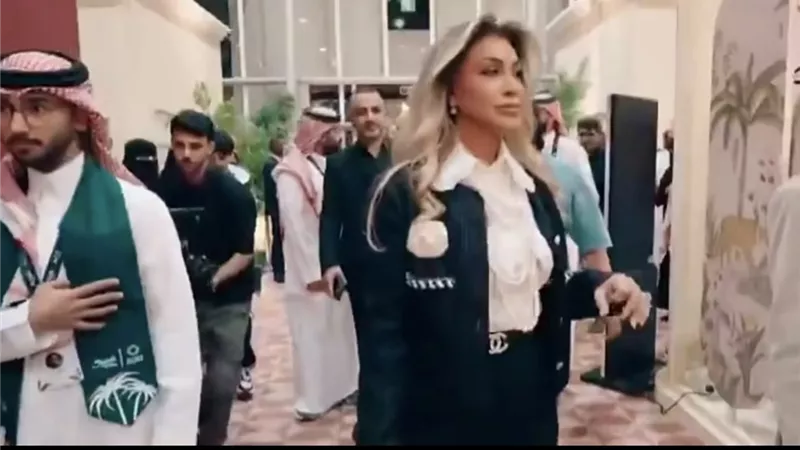 نوال الزغبي توثق زيارتها لمعرض 