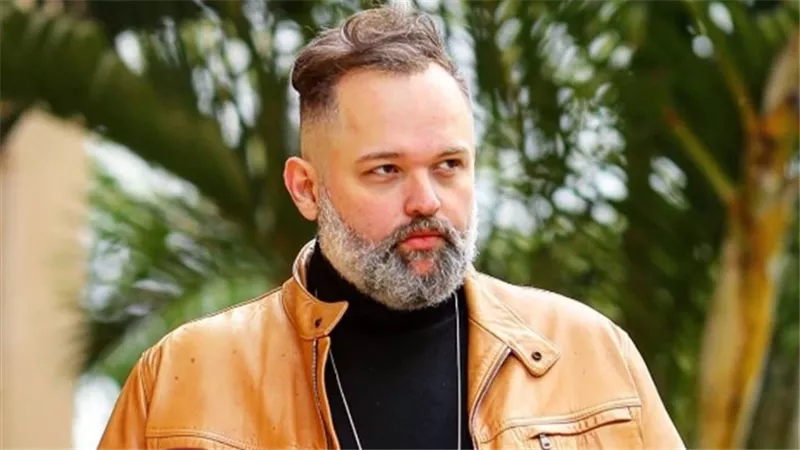 محمد محمود عبد العزيز يرزق بمولود جديد ويسميه 