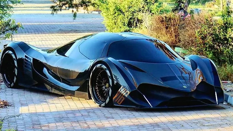 Devel Sixteen السيارة الإماراتية التي تتحدى عمالقة السرعة العالمية