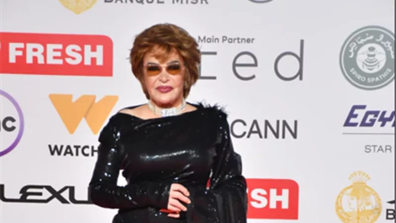 صفية العمري في افتتاح القاهرة السينمائي: مقدرش أتأخر عن مهرجان بلدي.. والفن مش شهرة ولا ترند