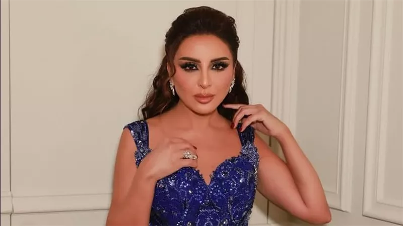 أنغام تفتتح 