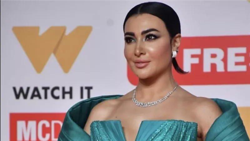 ميريهان حسين تتألق بالأخضر الزمردي في افتتاح مهرجان القاهرة السينمائي  بتوقيع هاني البحيري 