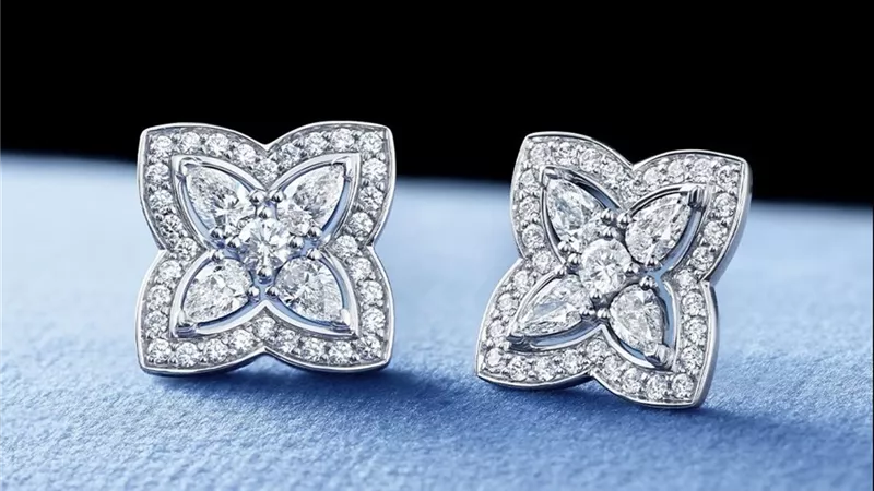  De Beers تحتفي ببوتسوانا بتشكيلة مجوهرات تجمع بين الكلاسيكية والعصرية
