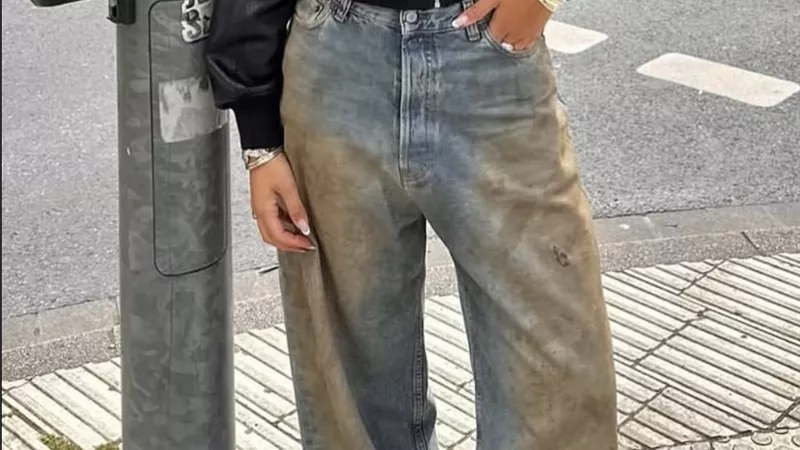 “Dirty Denim” يفرض حضوره في خريف وشتاء 2025 بإطلالة جريئة وغير مألوفة