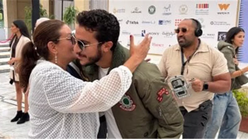 ضحك وهزار بين كاملة أبو ذكرى ونور خالد النبوى بمهرجان القاهرة