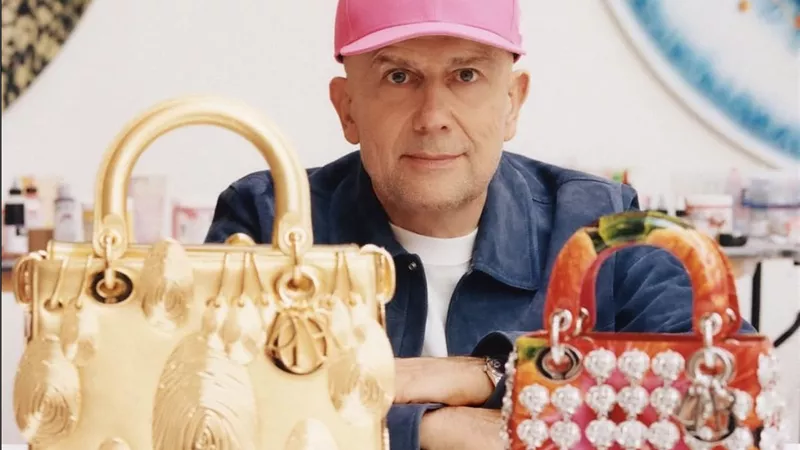 مارك كوين يقدّم رؤية فنية جريئة لحقيبة ليدي ديور في الإصدار العاشر من Dior Lady Art