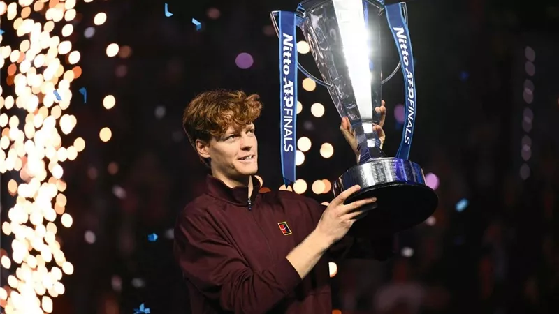 سينر يتوج بلقب نهائيات ATP ويؤكد سيطرته على الملاعب الداخلية في تورينو