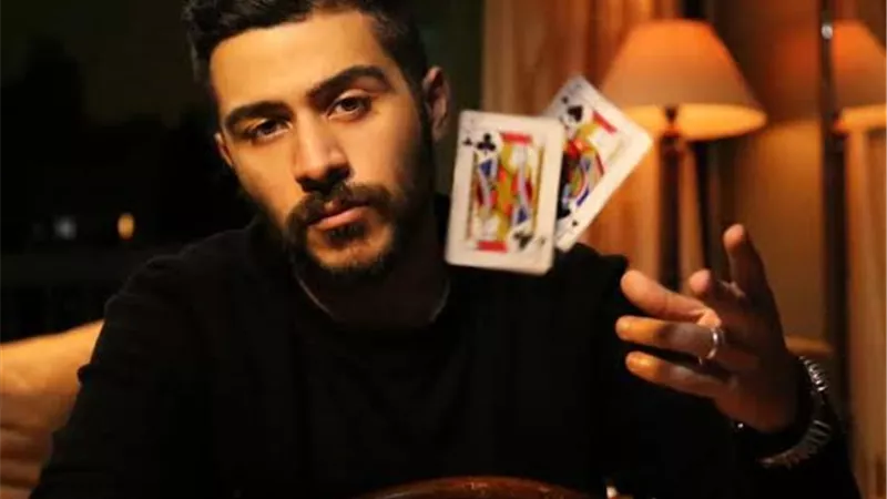 أحمد كامل يطرح مينى ألبوم جديد بتوقيع الشاعر مصطفى ناصر