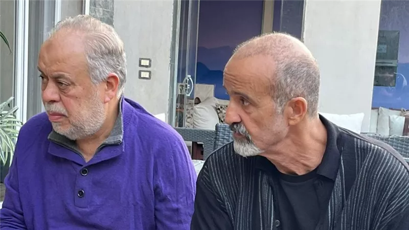 مجلس نقابة المهن التمثيلية يفاجئ الدكتور أشرف زكي في منزله ويدعوه للتراجع عن الاستقالة