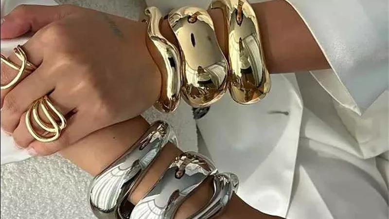 موضة Chunky Bracelets… قطعة واحدة كفيلة بإحداث الفرق في أي إطلالة