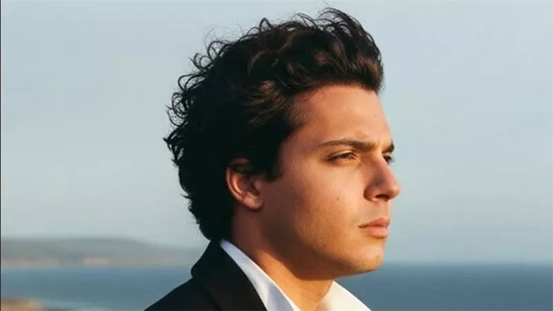 خالد منيب يطلق أول ألبوماته ويهديه لروح عامر منيب