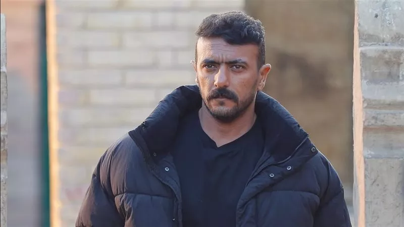 أحمد العوضي يشوق جمهوره بصورة من كواليس تصوير مسلسله الجديد 