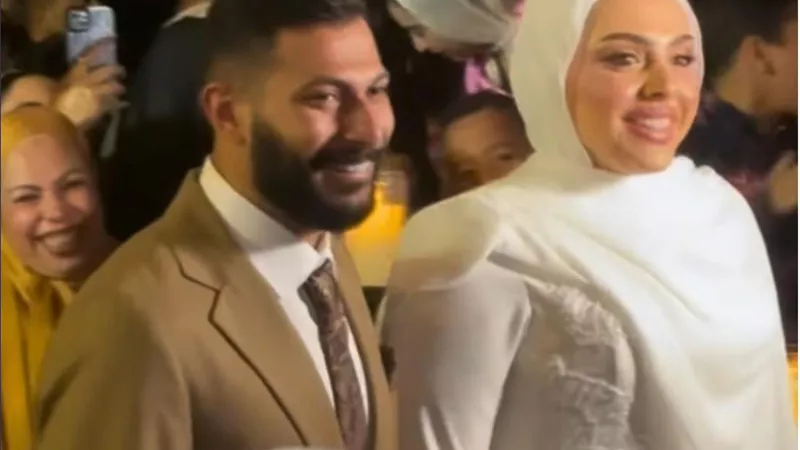 لقطات من احتفال النجم محمد هنيدي بعقد قران ابنته وسط أجواء عائلية| صور