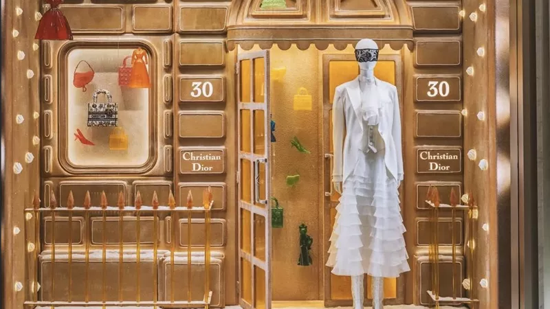 “ديور تحتفل بالأعياد… بريق يزين الكويت والدوحة ودبي مول”