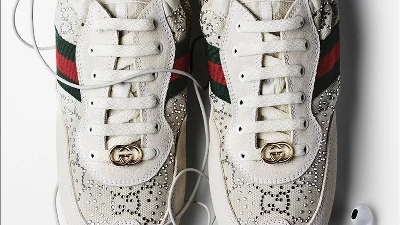 “أناقة العيد تبدأ مع جوتشي … إطلاق مجموعة Gucci Shift بإيقاع متجدد”