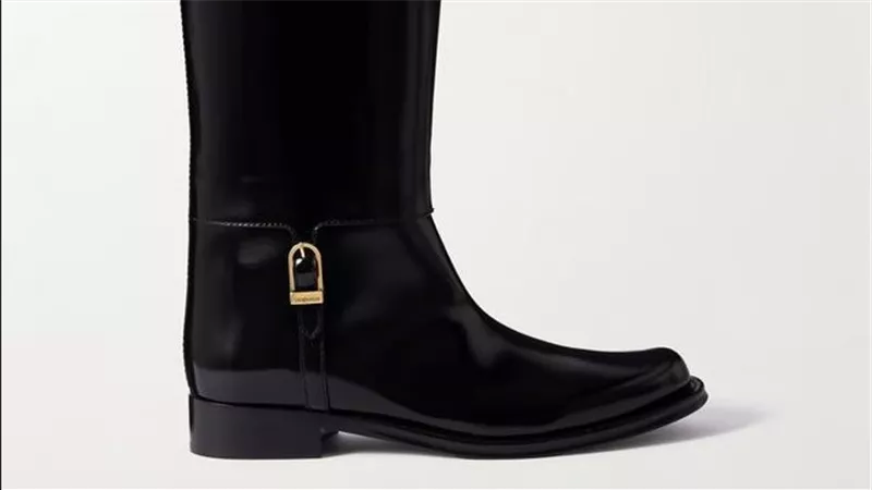 صيحات أحذية هذا الموسم… حين يفرض الCombat Boots حضوره ويعيد تشكيل معادلة الأناقة