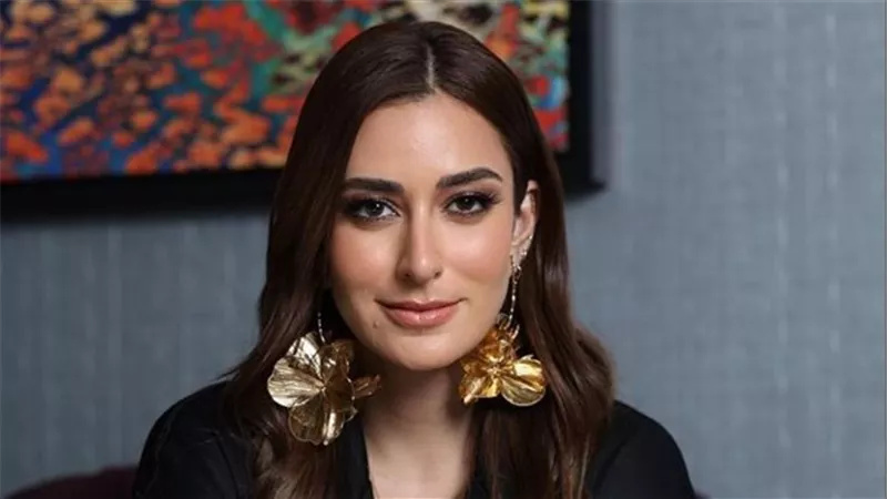 أمينة خليل: 