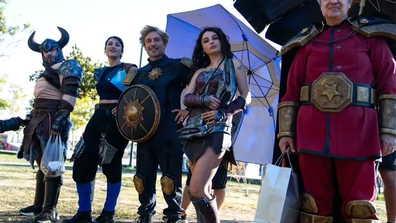 آيتشا توران ترتدي بدلة Wonder woman في فيلمها الكوميدي الجديد 