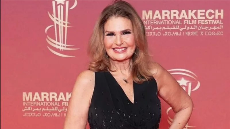 يسرا تخطف الأنظار بإطلالة راقية من توقيع رامي العلي على السجادة الحمراء في مراكش