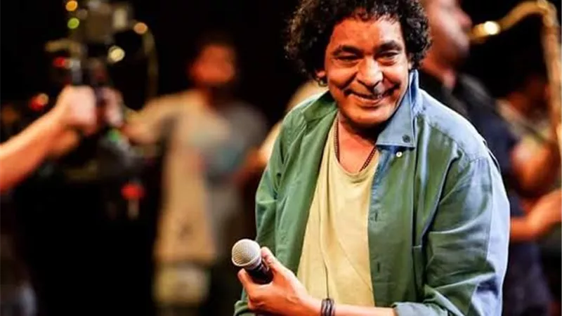 محمد منير يفاجئ جمهوره ببروفة خاصة تشعل السوشيال ميديا