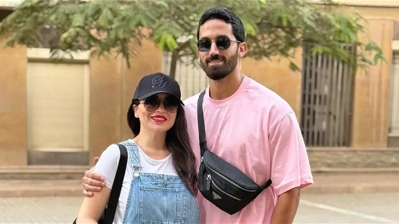 مي عز الدين تشارك جمهورها بصورة حديثة مع زوجها أحمد تيمور