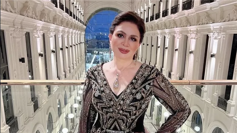 سحر الذهب والأسود… إلهام شاهين تخطف الأنظار بإطلالة فاخرة من منار مجدي