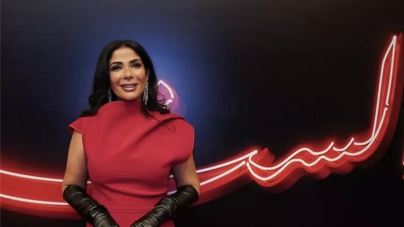 منى زكي تخطف الأنظار في العرض الخاص لفيلم “الست” بمصر  بمجوهرات عزة فهمي
