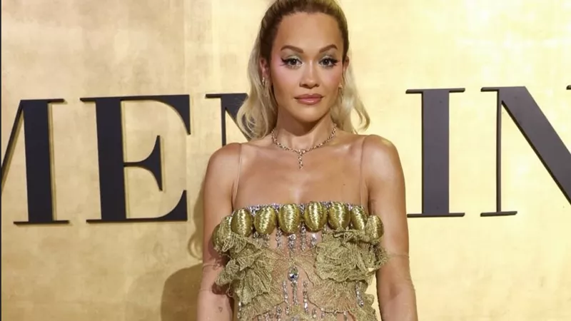 Gucci وElie Saab وChloé… توقيعات عالمية تتألق بها نجمات السينما في جدة