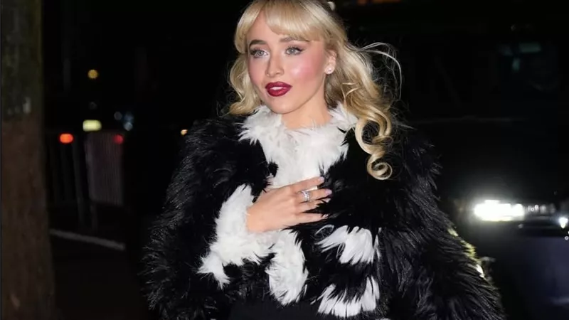 عودة عصر “the party girl”… نجمات الموضة يشعلن موسم الأعياد بإطلالات ماكسيمالية