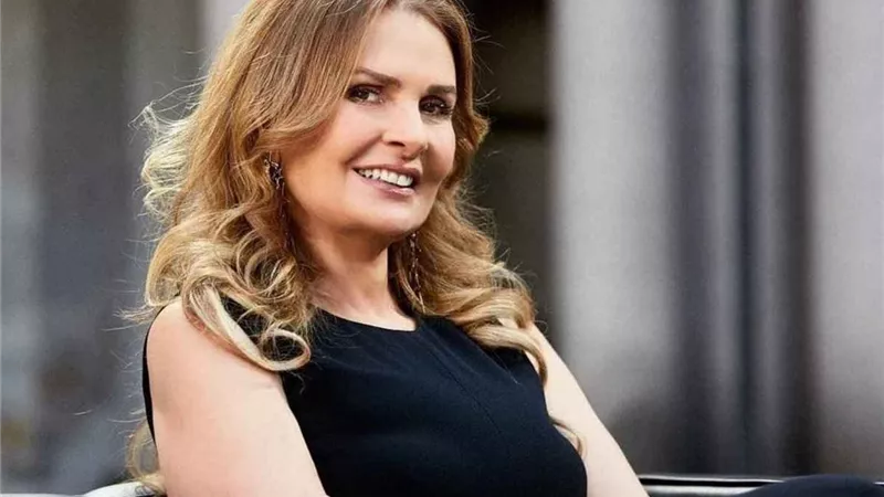 يسرا تُشارك في قمة بريدج 2025 وتزور جناح شبكة أبو ظبي للإعلام