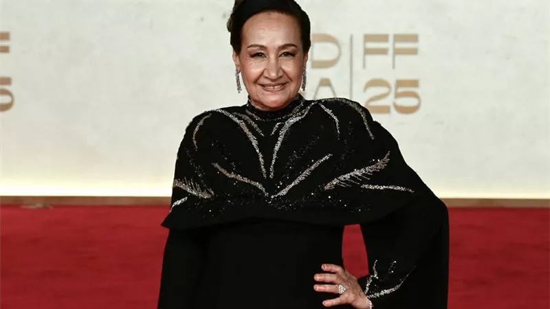 (خاص)خيرية نظمي: سعيدة بنفاد التذاكر… وتجربتي في “هجرة” كشفت لي معنى التصالح بين الأجيال
