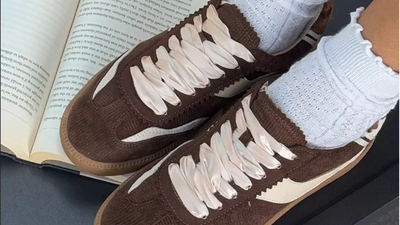 	تصاميم أنيقة ومريحة… SUEDE SNEAKERS نجم خزانة الأحذية هذا العام