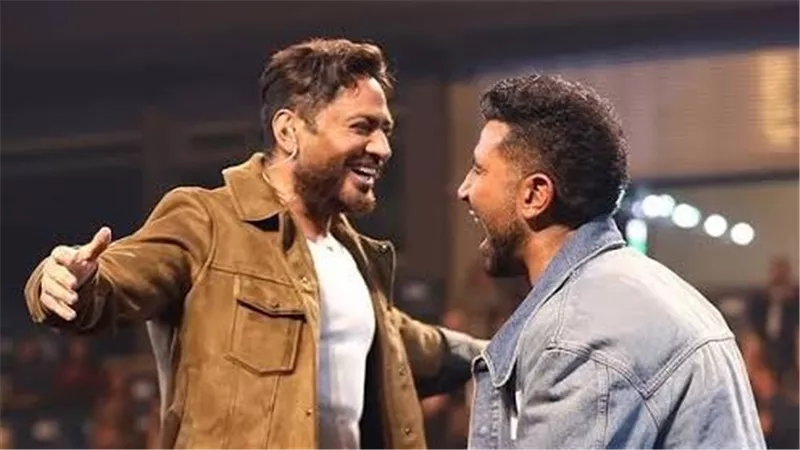 أحمد سعد يكشف تطورات صحة تامر حسني : تحسن ولكن لا يتحرك