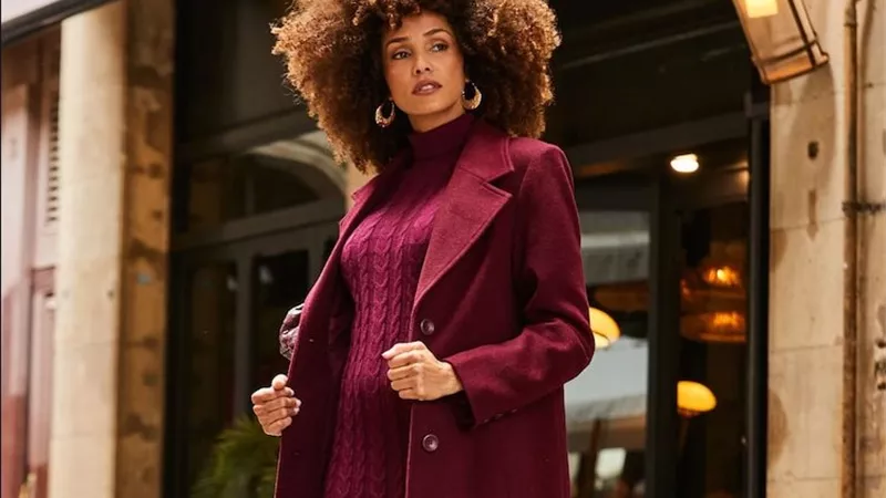  من منصات العروض إلى الشارع… المعطف الصوفي (wool coat )نجم صيحات الشتاء الجديد