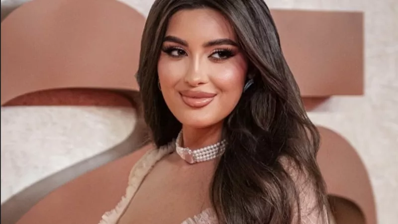 نور البوبو تخطف الأنظار في مهرجان البحر الأحمر بإطلالة أميرية حالمة بلون الورود