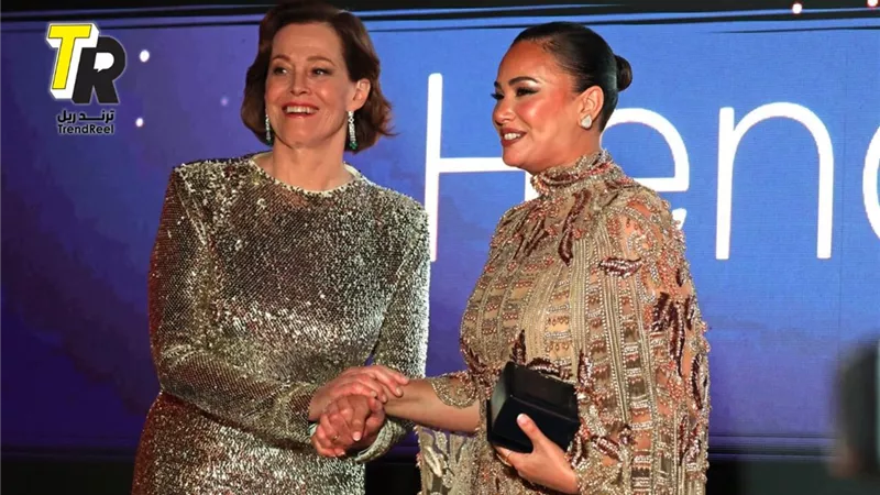 البحر الأحمر: سيجورني ويفر  تسلم هند صبري جائزة عمر الشريف في حفل  Golden Globes