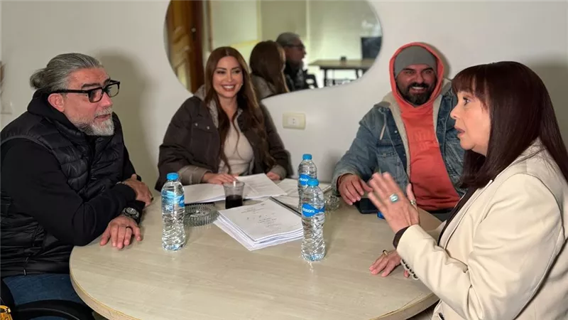 بروفات ترابيزة تجمع أبطال مسلسل 