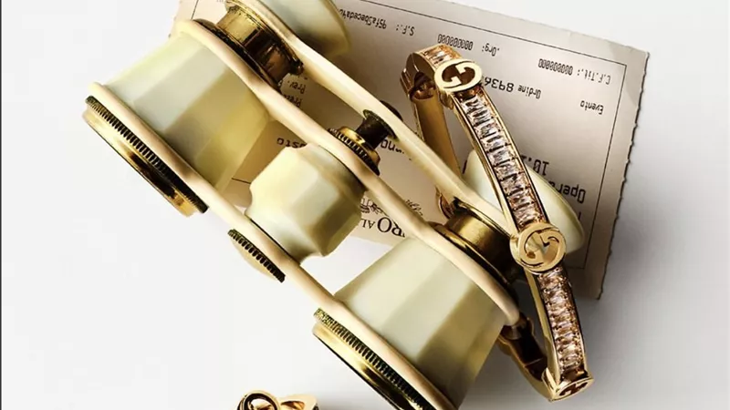 	من المجوهرات إلى الساعات: Gucci تقدم دليلاً أنيقاً لهدايا فاخرة