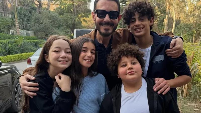 أحمد زاهر يكشف صور من كواليس 