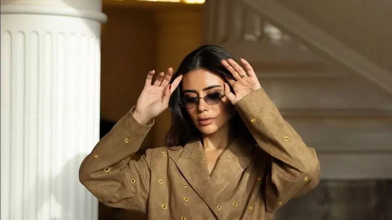 ديما الأسدي تخطف الأنظار بأناقة هادئة من توقيع MAYKA