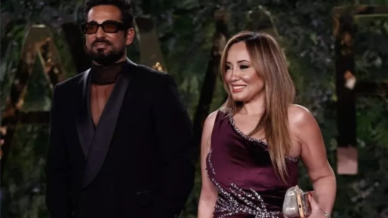 عمرو سعد يهنيء زوجته شيماء فوزي على كتابها الجديد