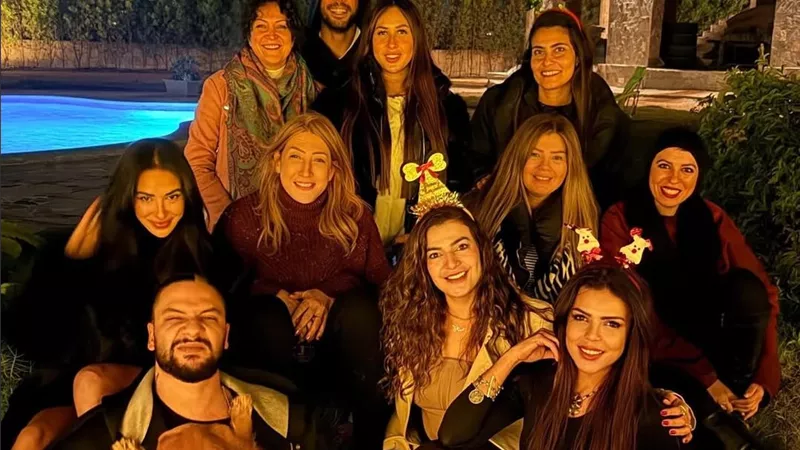 بحضور آية سماحة.. ناهد السباعي ورانيا فريد شوقي يحتفلون رفقة العائلة بالكريسماس