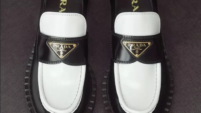  	Prada  تعيد نحت الكلاسيكيات… حذاء أيقوني برؤية مستقبلية