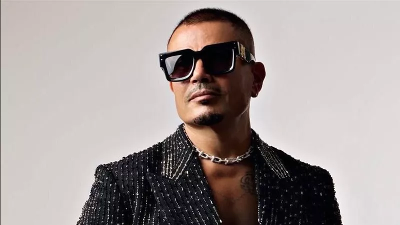عمرو دياب يحقق رقم قياسي جديد بأغنية 