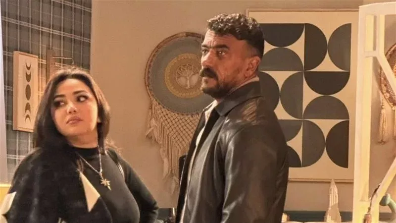 العوضي يشارك الجمهور بصورة مشحونة بالدراما من «علي كلاي»