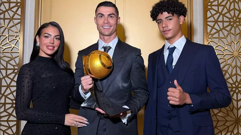 جورجينا تحتفل بفوز كريستيانو رونالدو بجائزة أفضل لاعب في Globe Soccer 2025