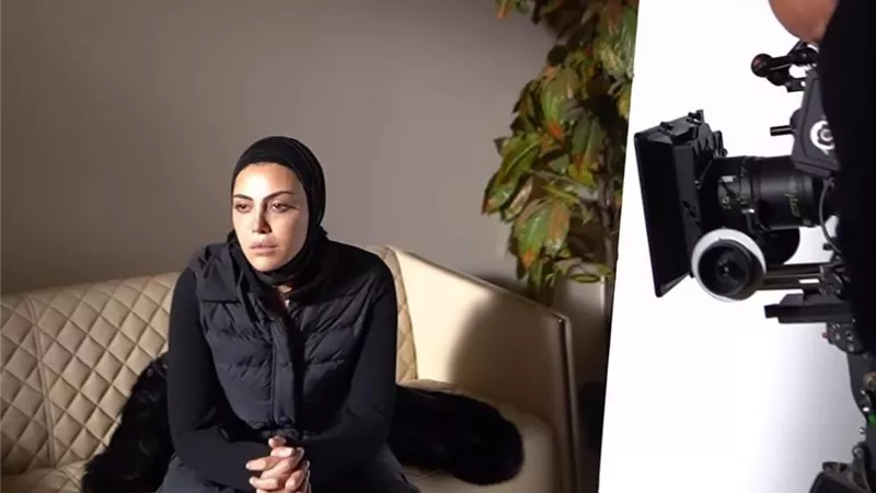 ريهام حجاج بالحجاب في كواليس تصوير 