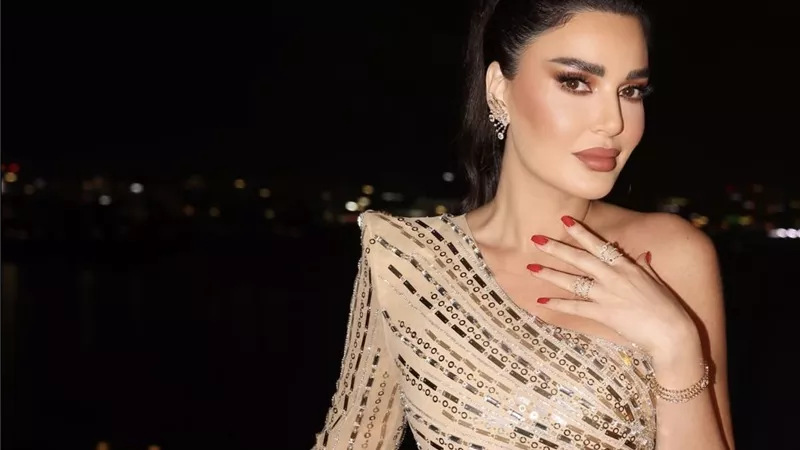 سيرين عبد النور تستقبل العام الجديد بإطلالة أنيقة بتوقيع طوني ورد 