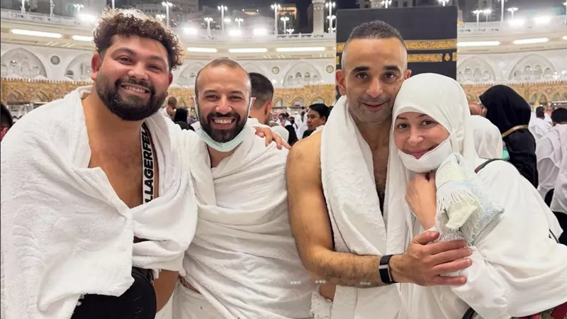 منة شلبي وزوجها المنتج أحمد الجنايني يستقبلان العام الجديد بأداء مناسك العمرة